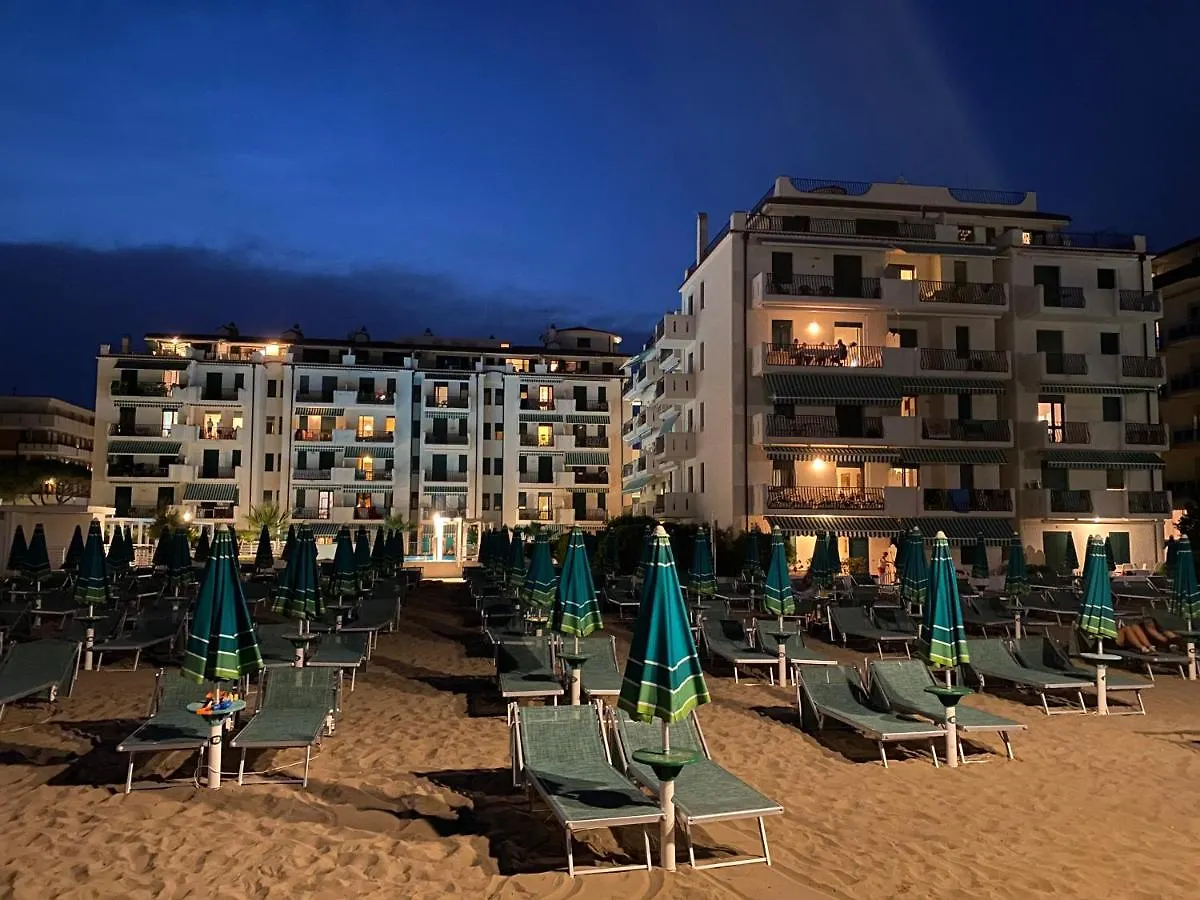 Residence El Palmar Fronte Mare, Fronte Spiaggia Lido di Jesolo 0*,