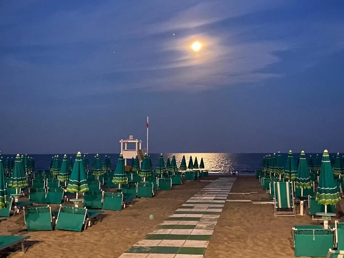 Residence El Palmar Fronte Mare, Fronte Spiaggia Lido di Jesolo 0*,