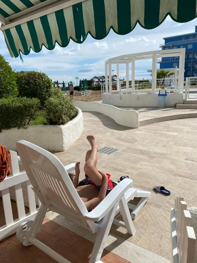 Residence El Palmar Fronte Mare, Fronte Spiaggia Lido di Jesolo 0*,  Italy